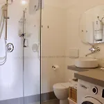 Elegante - 2 Camere, 2 Bagni, Garage E Balcone 公寓