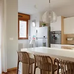 Elegante - 2 Camere, 2 Bagni, Garage E Balcone 米兰