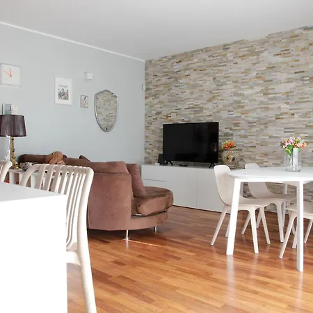 公寓 Elegante - 2 Camere, 2 Bagni, Garage E Balcone 米兰