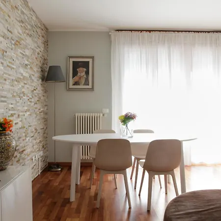 Elegante - 2 Camere, 2 Bagni, Garage E Balcone 公寓 *