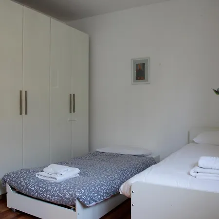 Elegante - 2 Camere, 2 Bagni, Garage E Balcone Milán