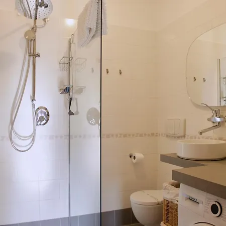 Elegante - 2 Camere, 2 Bagni, Garage E Balcone * Milán