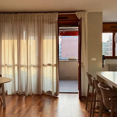 公寓 Elegante - 2 Camere, 2 Bagni, Garage E Balcone 米兰