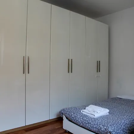 Elegante - 2 Camere, 2 Bagni, Garage E Balcone Apartamento *