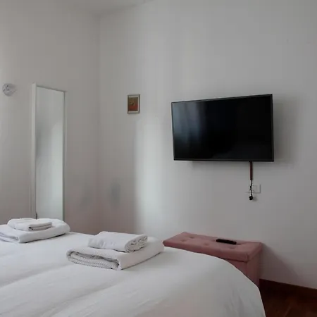 Apartamento Elegante - 2 Camere, 2 Bagni, Garage E Balcone *