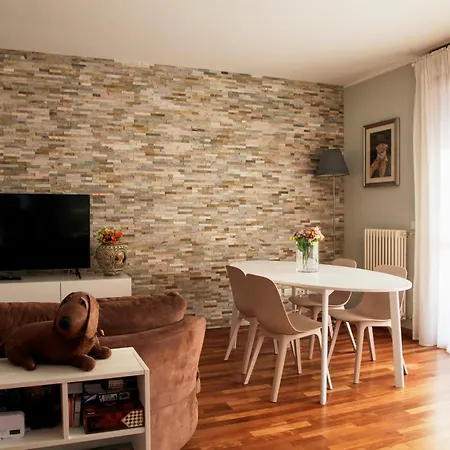 Elegante - 2 Camere, 2 Bagni, Garage E Balcone Apartamento *