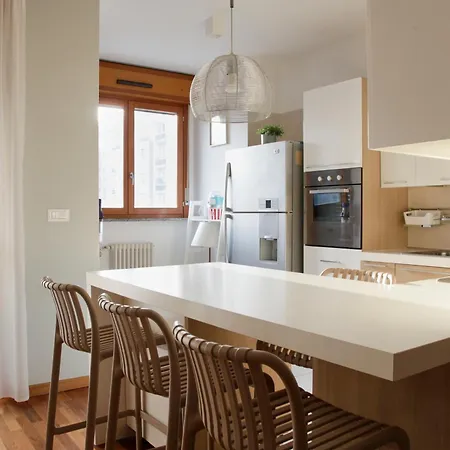 Apartamento Elegante - 2 Camere, 2 Bagni, Garage E Balcone *
